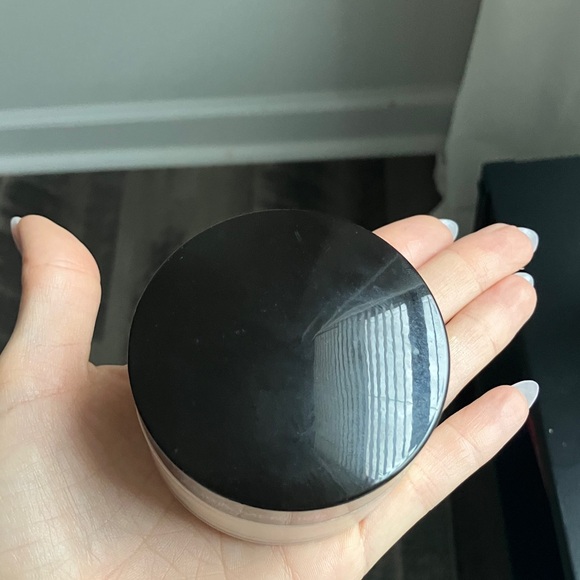 Laura Mercier Translucent Setting Powder - Picture 6 of 7